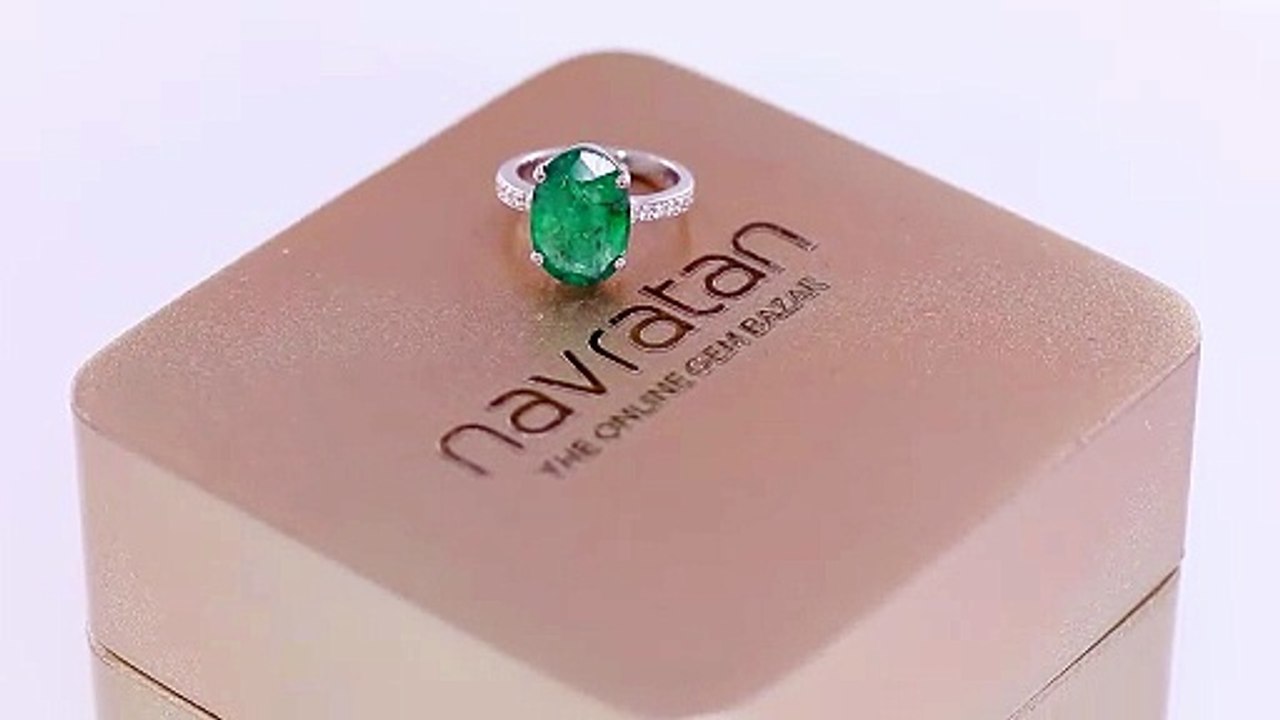 Gleaming Green Emerald Ring
