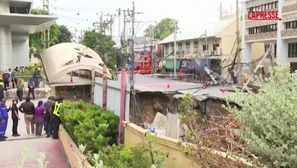 Crolla strada a Bangkok: le immagini della voragine