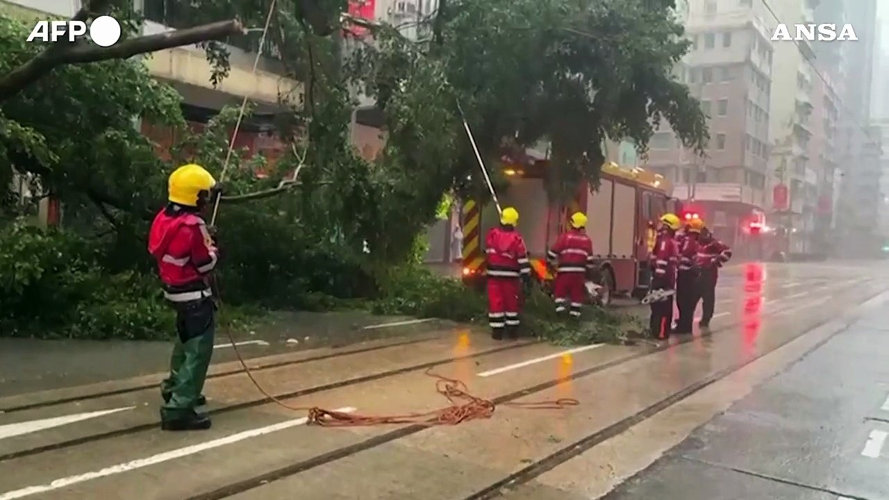 Il tifone Ragasa flagella Hong Kong, danni e forti disagi nell'isola