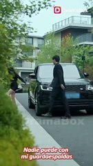 Santiago, a security guard, is harassing an heiress, and his secret might come to light.