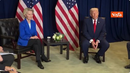 La stretta di mano tra Trump e von der Leyen a margine dell'Assemblea generale dell'Onu