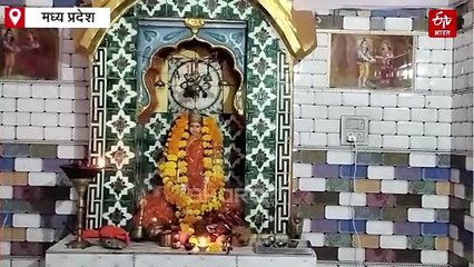 रतलाम में दरवाजा नहीं खिड़की से होते हैं मां जगदम्बा के दर्शन, अष्टमी को खुलती है खिड़की