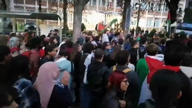 Trento, cori e bandiere alla manifestazione per la pace in Palestina
