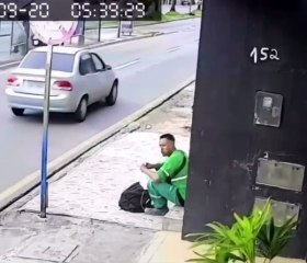 Gari ajoelha e reza após escapar de atropelamento por centímetros em Aracaju