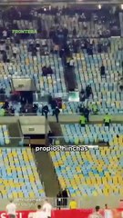 Violencia en el Maracaná: hinchas de Lanús se enfrentan con la policía en la Copa Sudamericana 🚨⚽