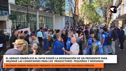 EL ABRAZO SIMBÓLICO AL INYM EXIGIÓ LA DESIGANCIÓN DE UN PRESIDENTE PARA MEJORAR LAS CONDICIONES