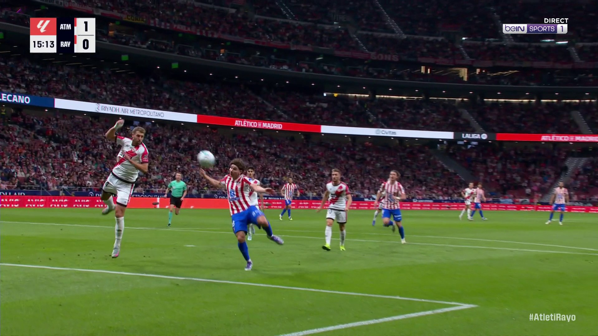 La Liga : La magnifique reprise de volée de Julian Alvarez