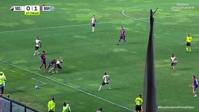 VÍDEO: Jean Lucas se envolve em lance polêmico e é expulso do jogo Vasco x Bahia; duelo tem mais lances polêmicos