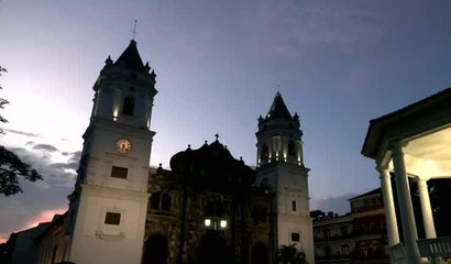 Las noches en el Casco Antiguo reunen a cientos de visitantes