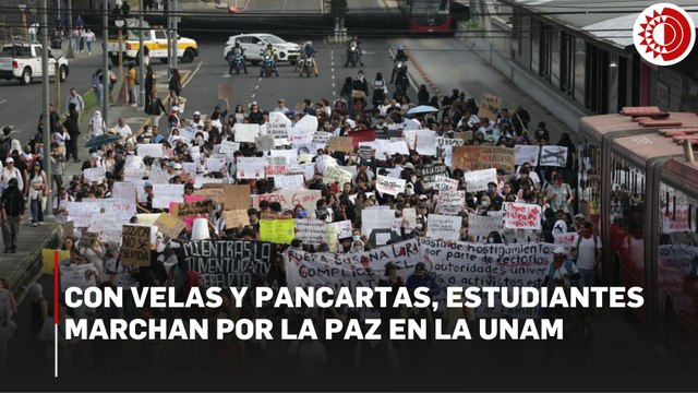 Con velas y pancartas, estudiantes marchan por la paz en la UNAM