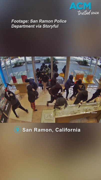 20 people allegedly storm jewellery store in dramatic robbery