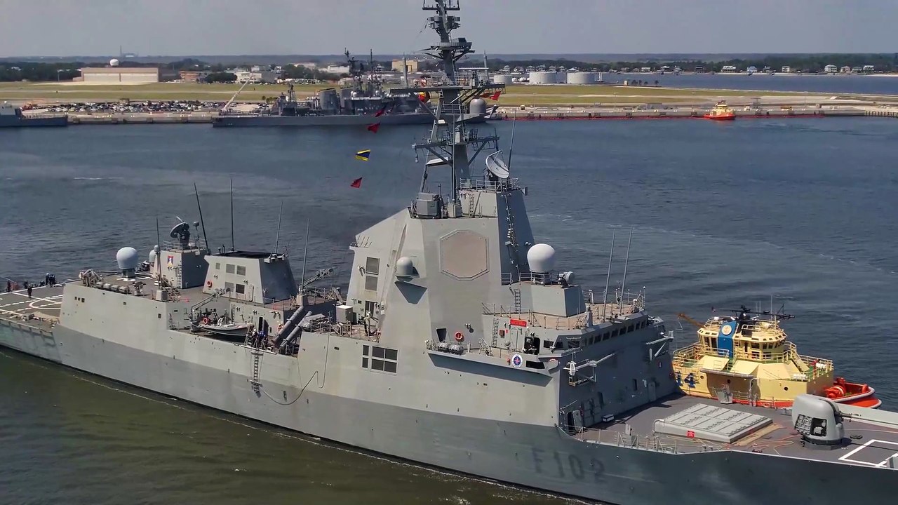 Aerial view of the Spanish Navy frigate SPS Canarias (F-86), a Santa María-class vessel based on the U.S. Navy’s Oliver Hazard Perry-class design. ⚓🇪🇸