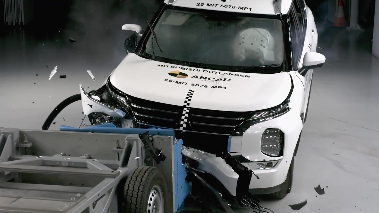 ANCAP Safety Test - Mitsubishi Outlander