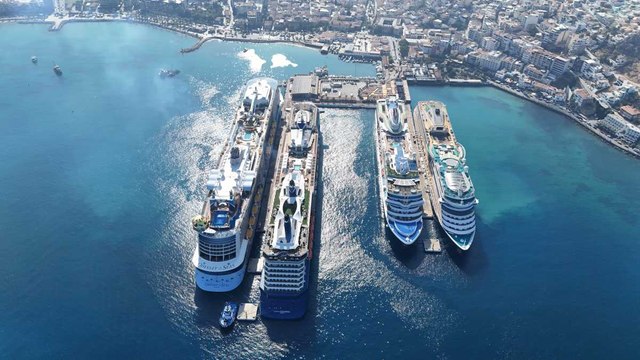 Kruvaziyerler esnafın yüzünü güldürdü: 4 gemiden 13 bin 750 turist!