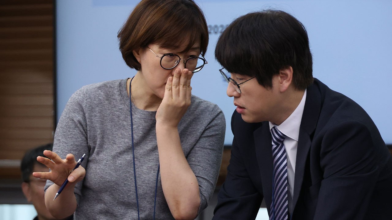 ‘만사현통', '존엄' 논란까지...증인 명단 빠진 '김현지 비서관' 누구? [앵커리...