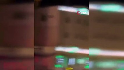 Köprülü kavşaktan kendisini atmak isteyen kadını polis engelledi