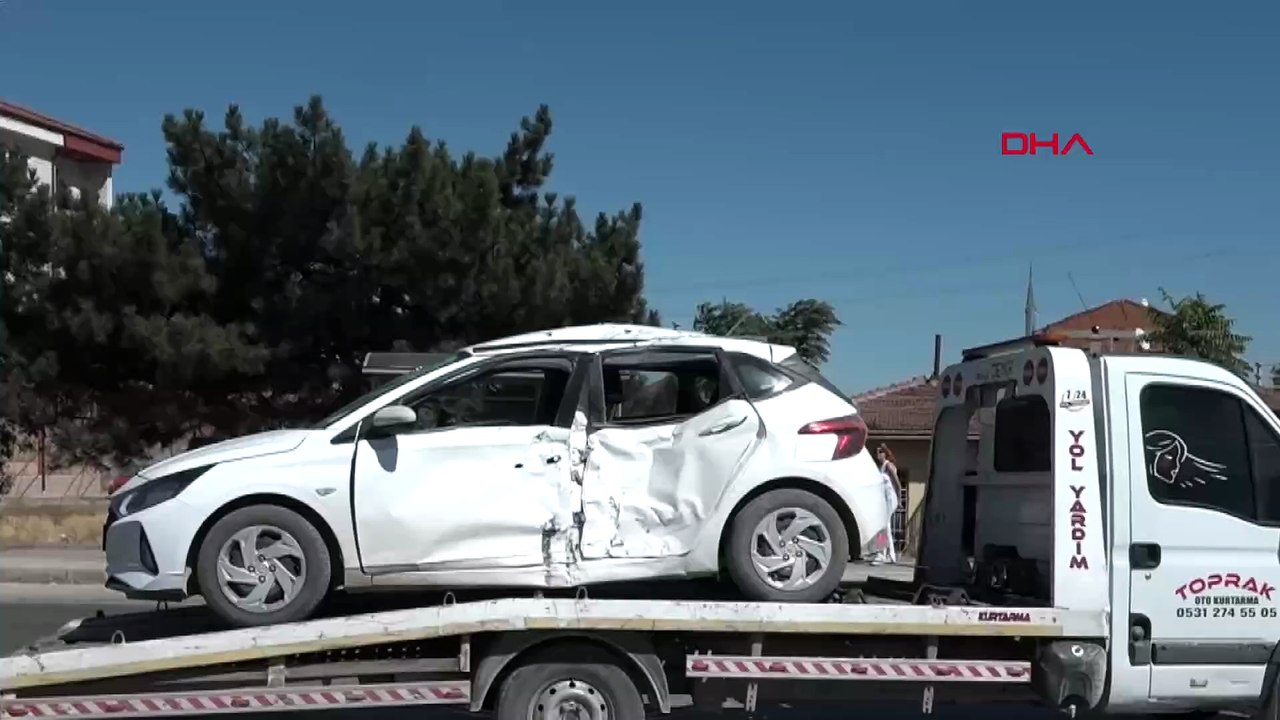 Otomobile çarpan motosikletin sürücüsü ağır yaralandı; kaza kamerada