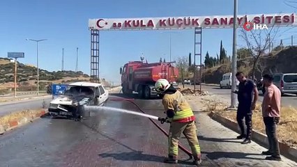 Seyir halindeki otomobil alev aldı