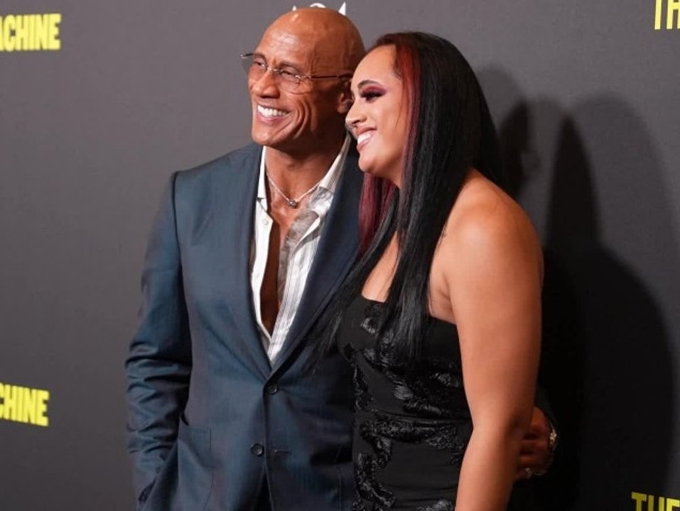 Seltener auftritt: dwayne johnson mit tochter auf dem roten teppich