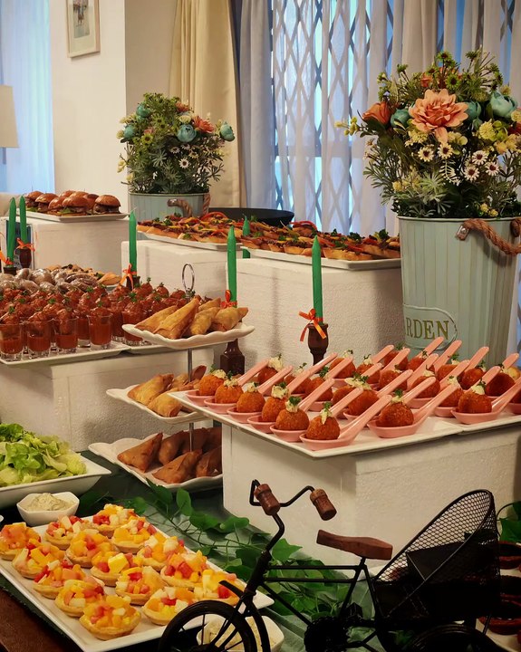 ✨ Feast Elegance & Table Tales – Snack & Dessert Table Inspiration 🍬🍰