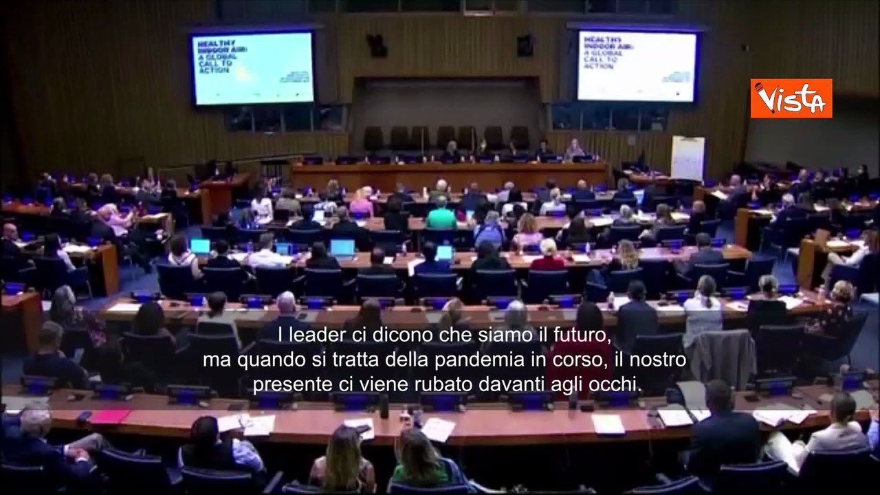 Violet Affleck all'Onu chiede di reintrodurre obbligo mascherine: Aria filtrata diritto umano