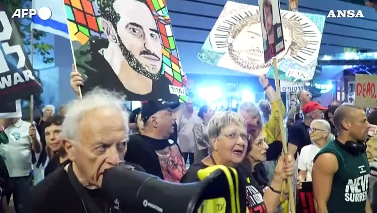 Tel Aviv, in migliaia alla manifestazione per un accordo su Gaza