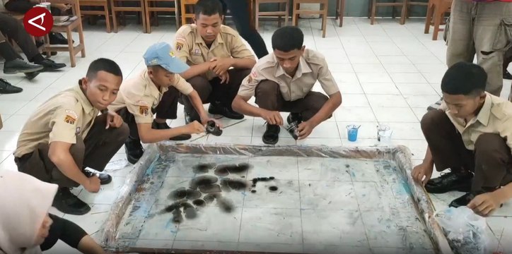 Siswa SMK di Sragen bikin seragam batik sendiri pakai teknik Jepang