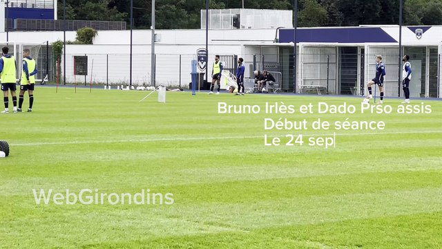 Bruno Irlès et Dado pros assis lors du début de l'entraînent des Girondins