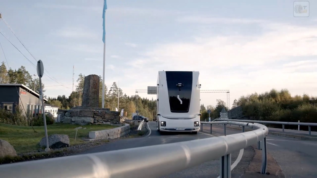 Autonom und elektrisch: Einride Lkw fährt fahrerlos über Landesgrenze