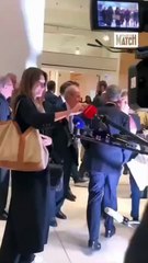 Carla Bruni arrache la bonnette du micro de Mediapart à la fin du procès Sarkozy