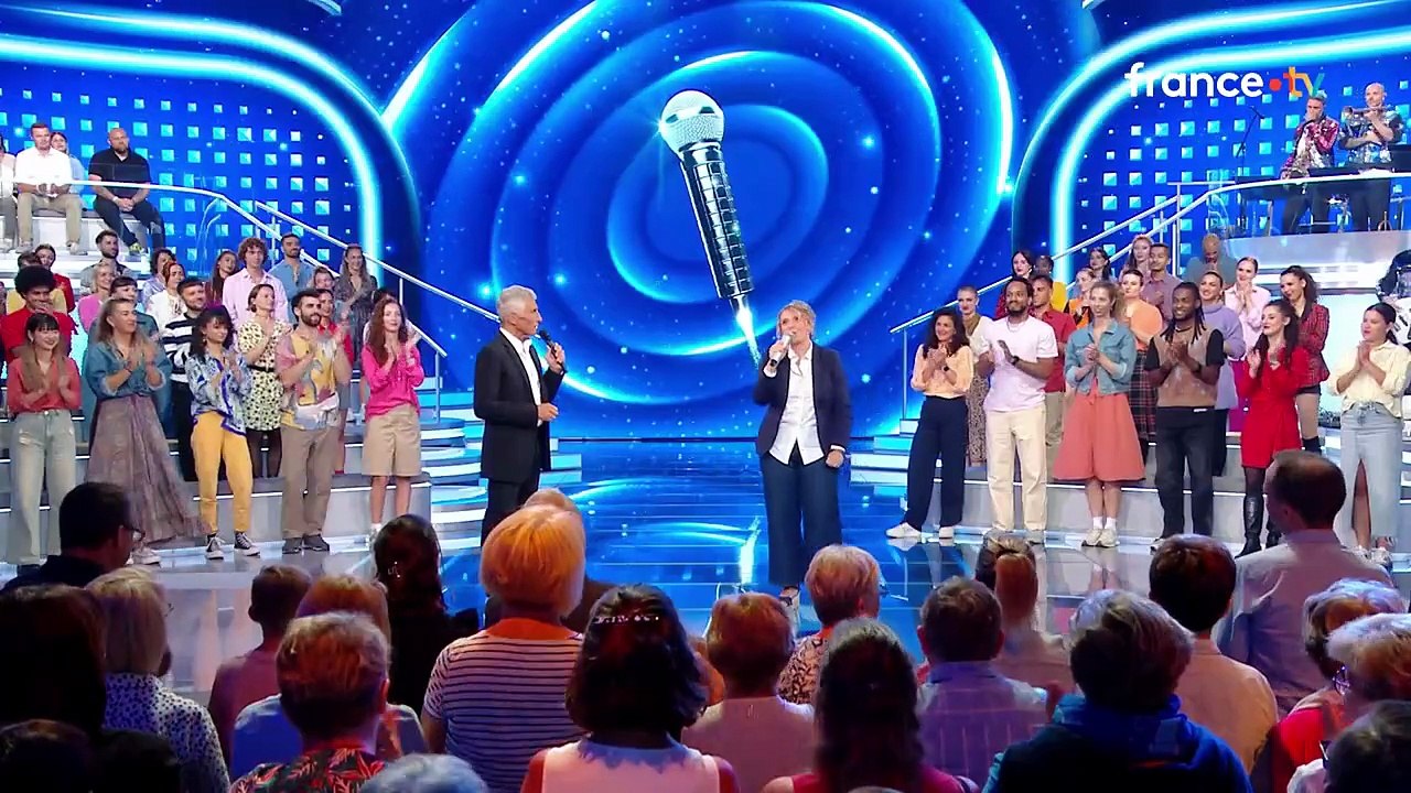 FEMME ACTUELLE - "Plus de 800 chansons !" : Raffaella, la nouvelle Maestro de N’oubliez pas les paroles, révèle sa technique de révisions