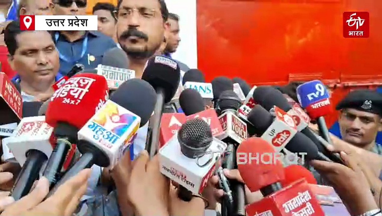 जेल में गुर्जर समाज के लोगों से मिले मंत्री सोमेंद्र तोमर; पुलिस ने रोका तो सांसद चंद्रशेखर खुद हटाने लगे बैरिकेड, टोल प्लाजा पर हंगामा