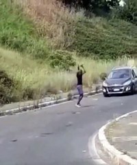 Rome incident: man throws stones at cars in viral video, police investigate