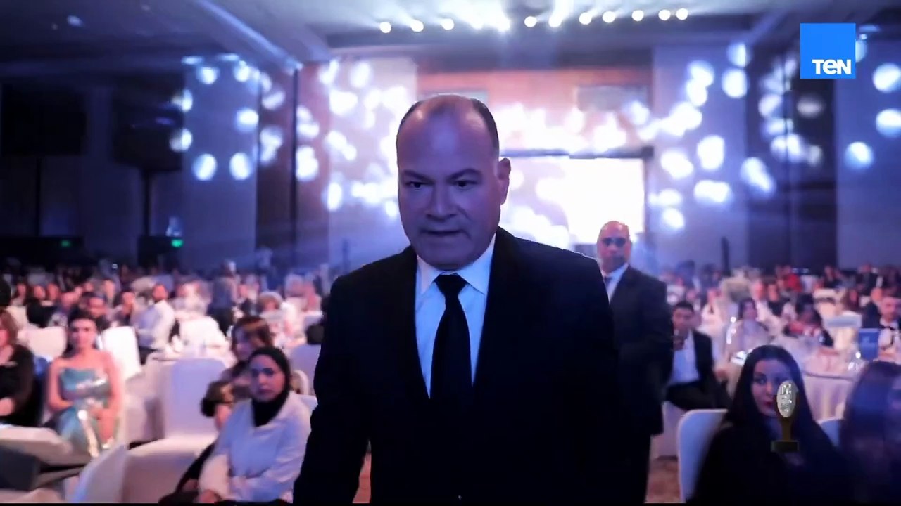 لحظة فخر للإعلام المصري.. 🎤الإعلامي الكبير نشأت الديهي تكريم مستحق في Dear Guest Awards 🌟