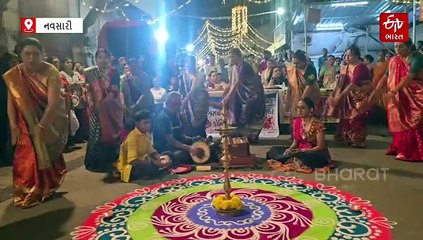 નવસારીના પ્રાચીન ગરબા બન્યા આકર્ષણ: કંસારવાડમાં ખેલૈયા જ ઢોલી સાથે ગરબા ગાય અને રમે છે