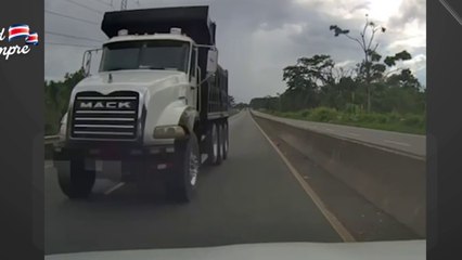 tn7-Con-nervios-de-“acero”--Conductora-esquiva-por-la-mínima-vagoneta-que-venía-de-frente-en-Ruta-32--250925