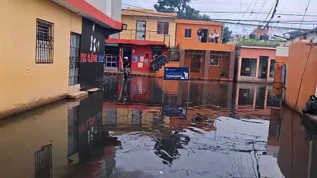 Vecinos denuncian mar de aguas negras en Maquinaria, SDE