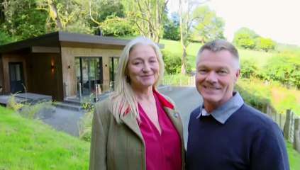 Four in a Bed - Season 29 Episode 54 - Castle Inn