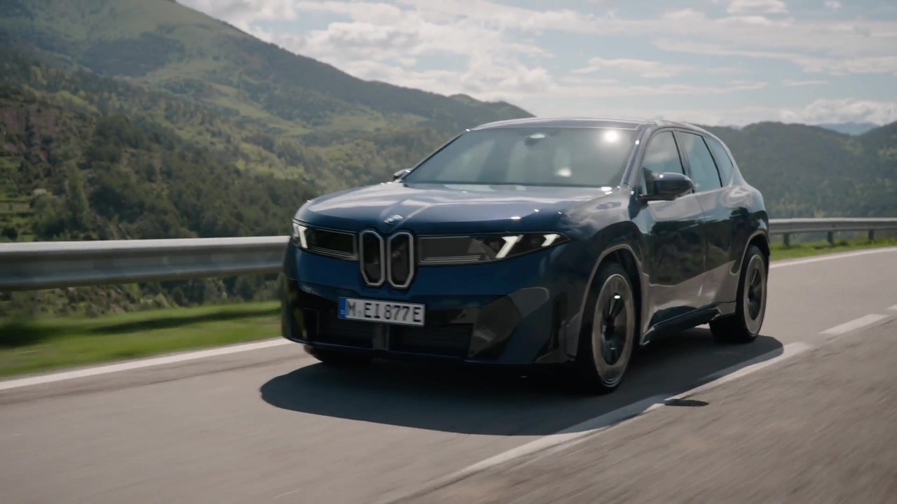 The new BMW iX350 xDrive in Ocean Wave Blue Driving Video