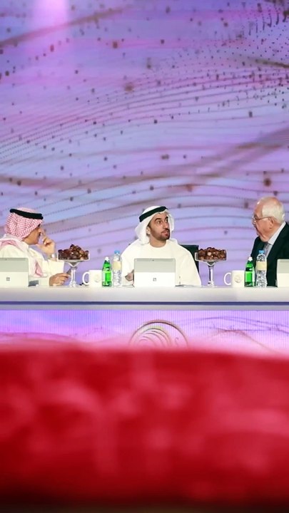 ⁨ ⁨البطاقة الذهبية الأخيرة مع الدكتور سلطان العميمي.. لمن يمنحها؟