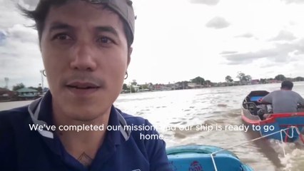 It seems easy, but it is not. Life goes on Thailand #ChaoPhrayaBoatRepai