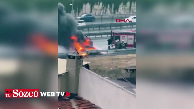 Üsküdar’da seyir halindeki otomobil alev alev yandı