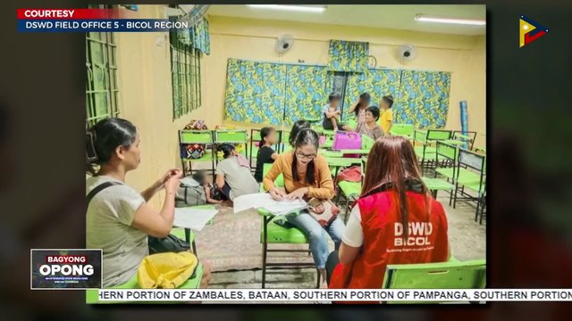 DSWD, patuloy ang pamamahagi ng food packs sa mga apektado ng pananalasa ng Bagyong #OpongPH; Mobile Kitchen ng DSWD Field Office, nag-iikot din sa Bicol Region | ulat ni Louisa Erispe