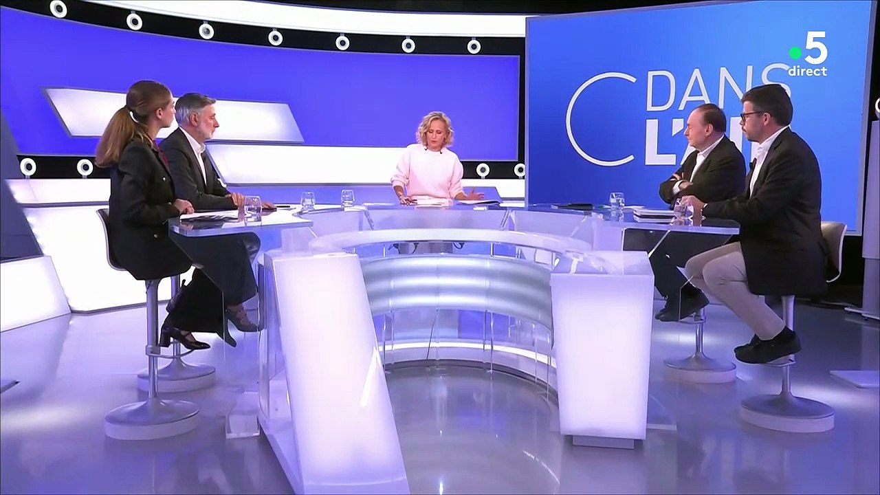 Caroline Roux dans "C dans l'air" sur France 5, le jeudi 25 septembre 2025.