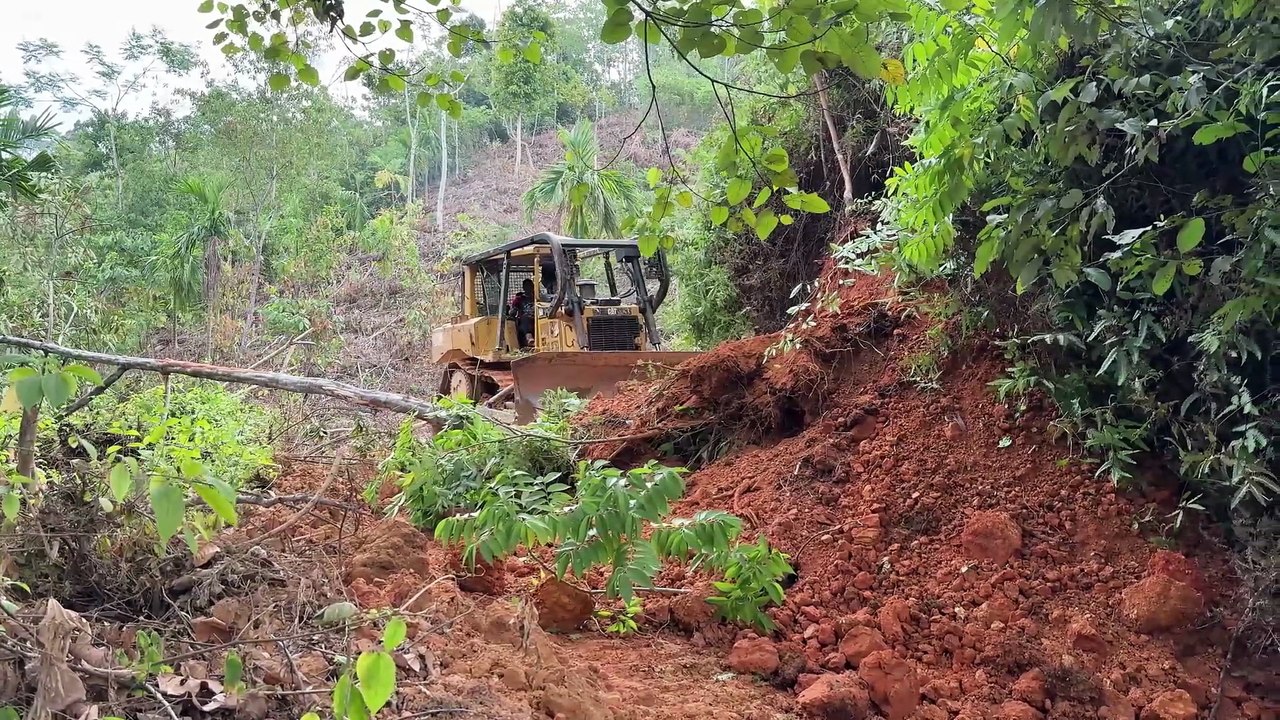 The D6R XL Bulldozer is Breaking New Ground on the Edge of a Ravine