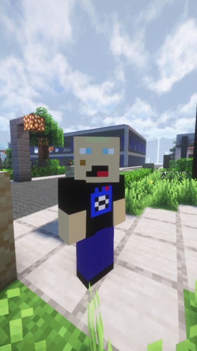 Un KIKOO utilise une épée super puissante sur ma maison Minecraft ! 🤯