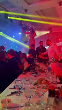 مقطع فيديو لانتحاري يقتحم مسرح سيرين عبد النور وهكذا تصرفت