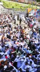 बरेली में बबाल:  ‘आई लव मोहम्मद’ विवाद ने पकड़ा तूल,जुमे की नमाज के बाद सड़क पर उतरी भीड़, पुलिस का लाठीचार्ज; मौलाना तौकीर रजा नजरबंद