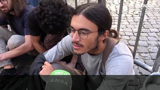 Blitz di Ultima Generazione a Montecitorio per la Palestina