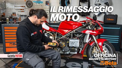 Ducati 996, la preparazione per la sosta invernale: come collegare il mantenitore di carica alla batteria